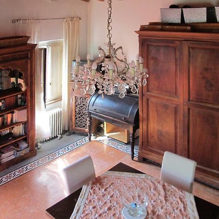 Budget Romance Tower Studio Lari Exterior foto
